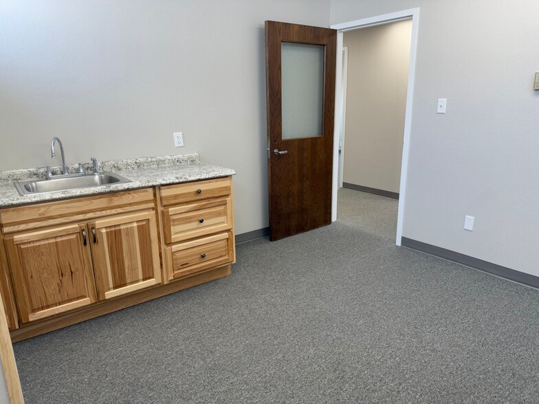 731 E 2nd St, Casper, WY for lease - Building Photo - Image 3 of 15