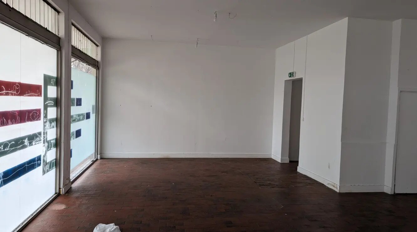 Retail in Fontenay-Aux-Roses for lease Building Photo- Image 1 of 16