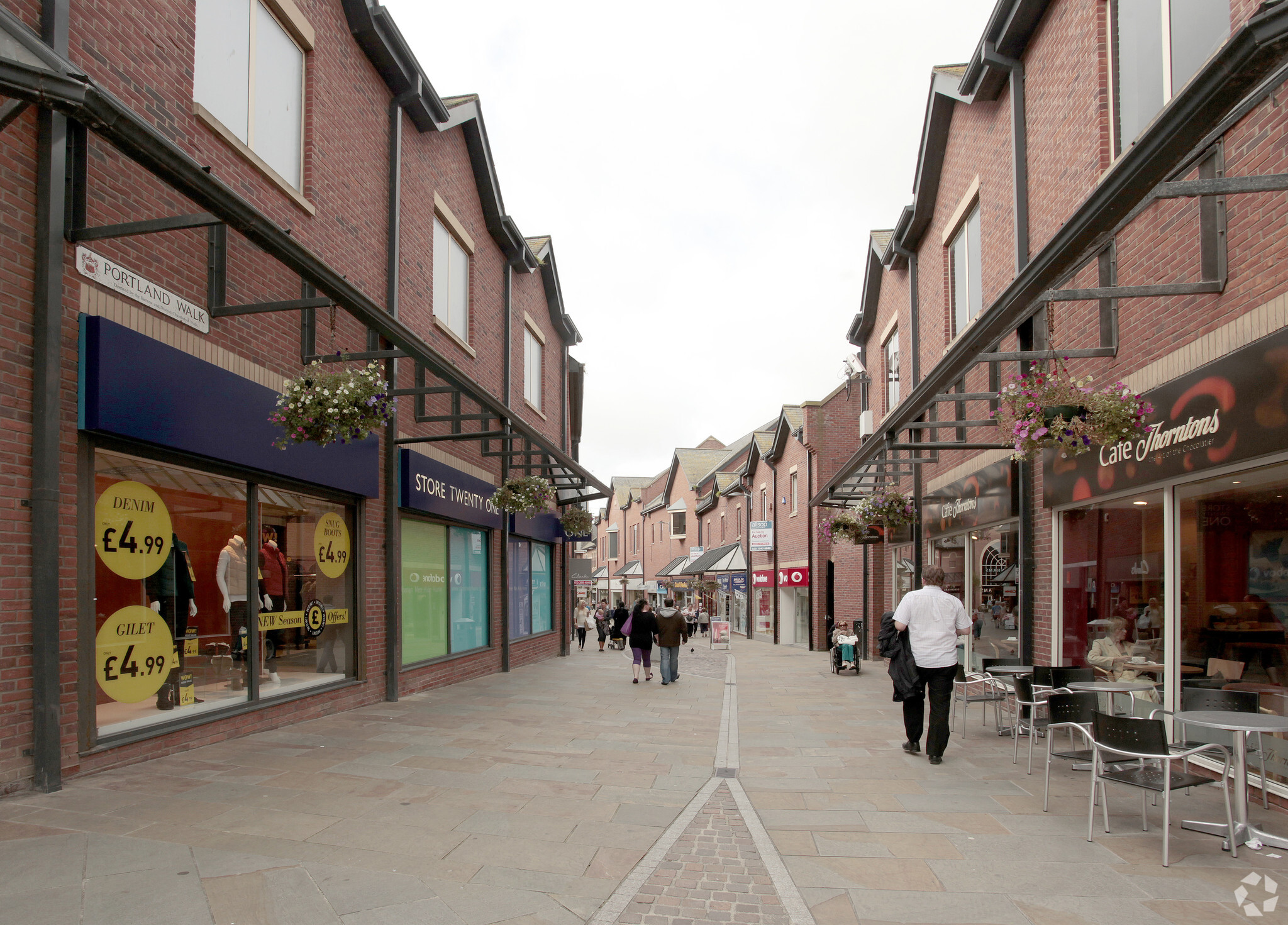 21-35 Portland Walk, Barrow In Furness for lease Primary Photo- Image 1 of 4