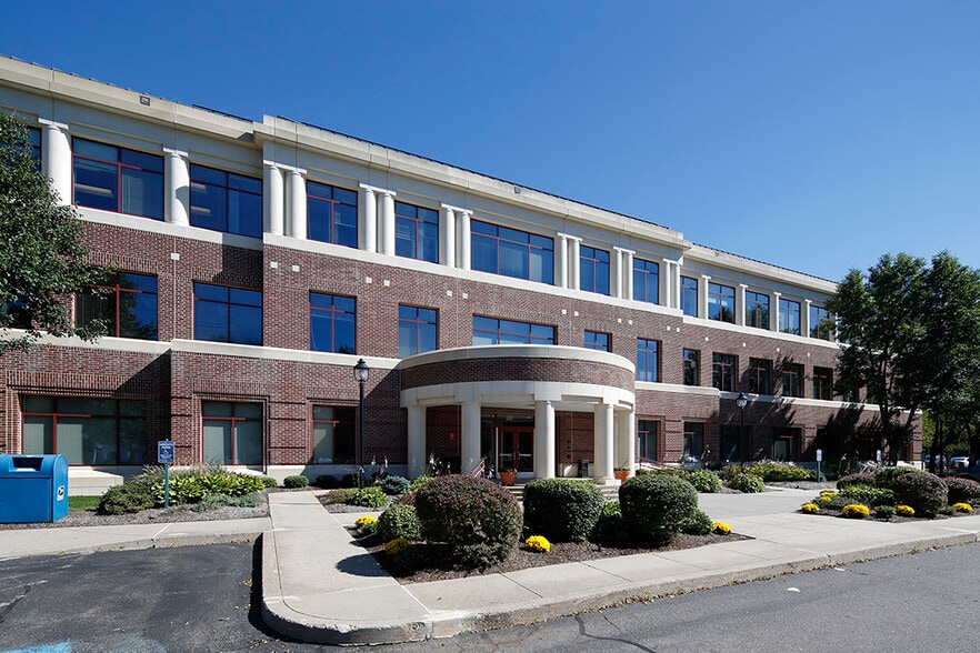 200 Glastonbury Blvd, Glastonbury, CT for lease - Building Photo - Image 2 of 6