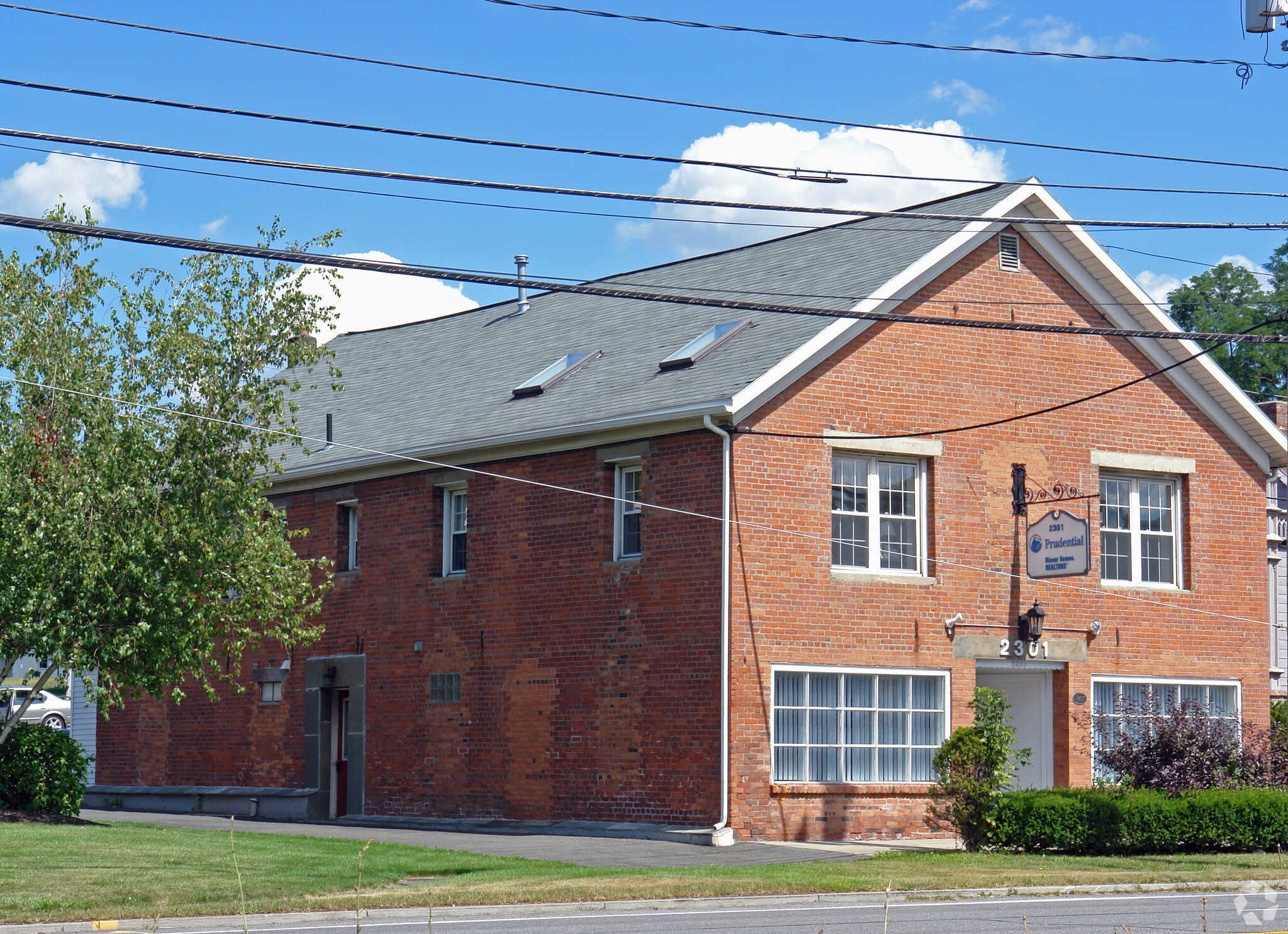 2301 Western Ave, Guilderland, NY for sale Primary Photo- Image 1 of 15