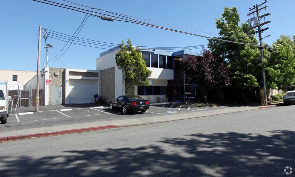 601 Taylor Way, San Carlos, CA for lease - Primary Photo - Image 1 of 3