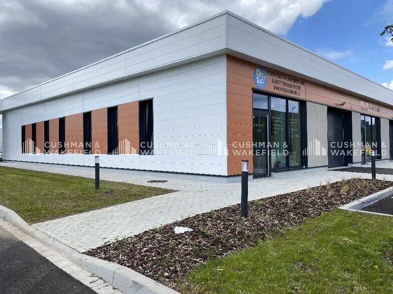 Office in Ostwald for lease - Building Photo - Image 1 of 10