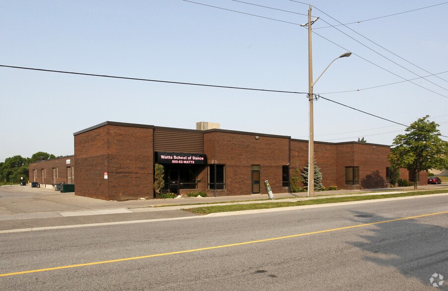 1090 Aerowood Dr, Mississauga, ON for lease - Building Photo - Image 2 of 5