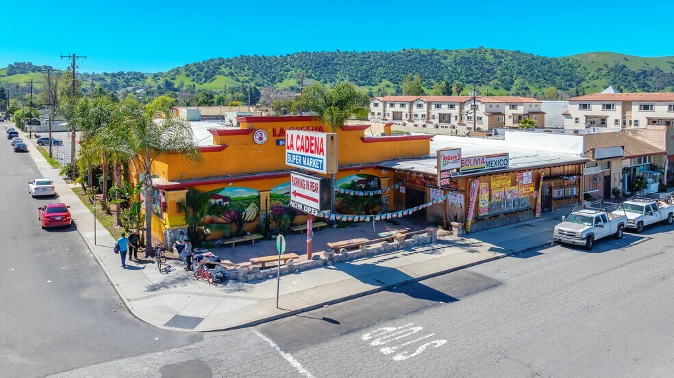 1600-1610 W Mission Blvd, Pomona, CA for sale - Building Photo - Image 2 of 10