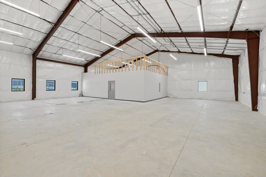 10265 State Highway 30, Bryan, TX for lease - Building Photo - Image 3 of 6