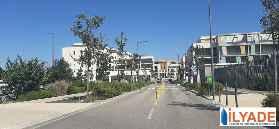 Retail in Aix-en-Provence for lease Building Photo- Image 1 of 8