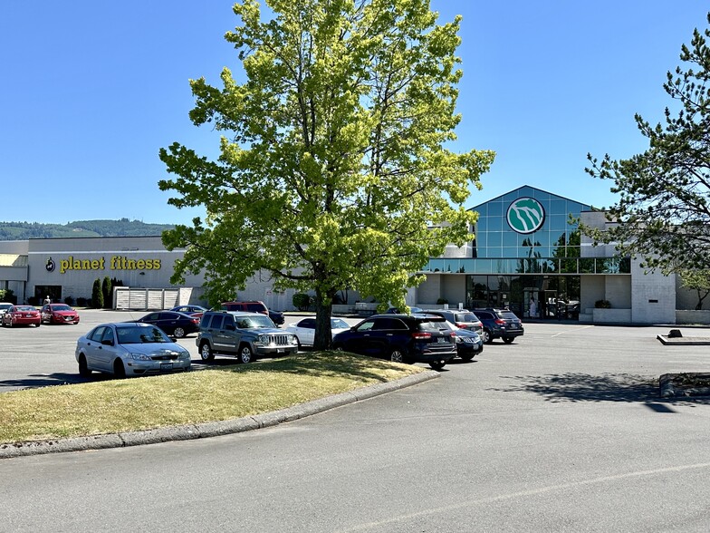 351 Three Rivers Dr, Kelso, WA for lease - Building Photo - Image 1 of 39