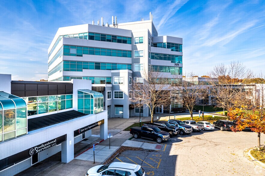 7171 W 95th St, Overland Park, KS 66212 95 Metcalf Square S/C