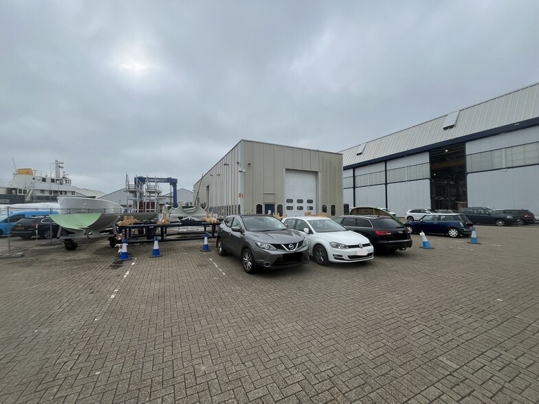 Shore Rd, Southampton for lease - Building Photo - Image 2 of 8