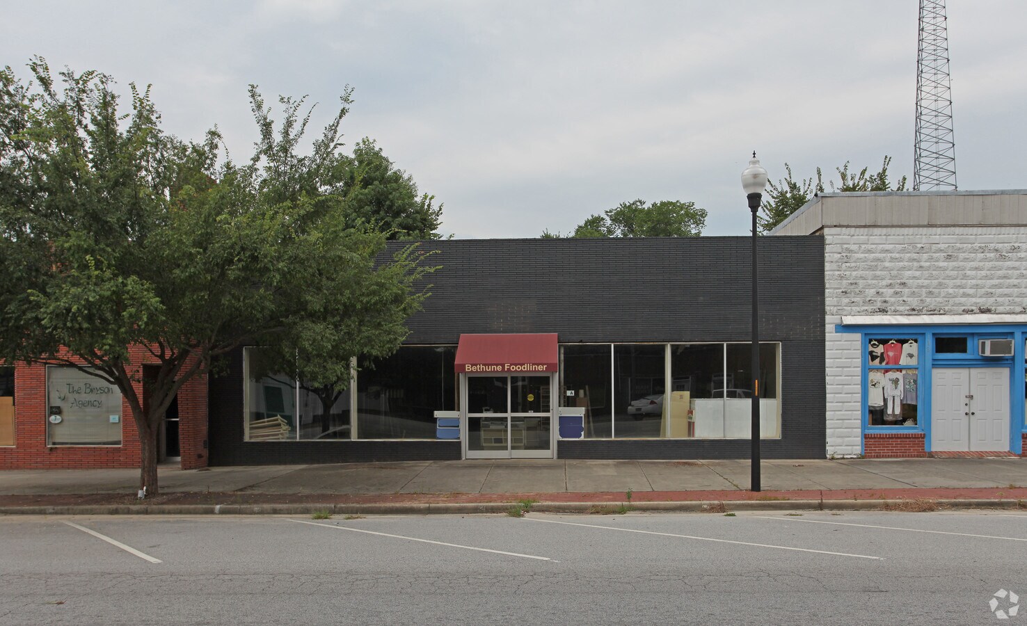 105 N Main St, Bethune, SC 29009