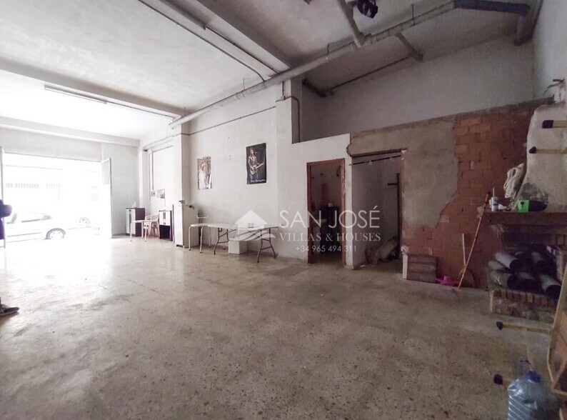 Retail in Novelda for lease - Building Photo - Image 2 of 6