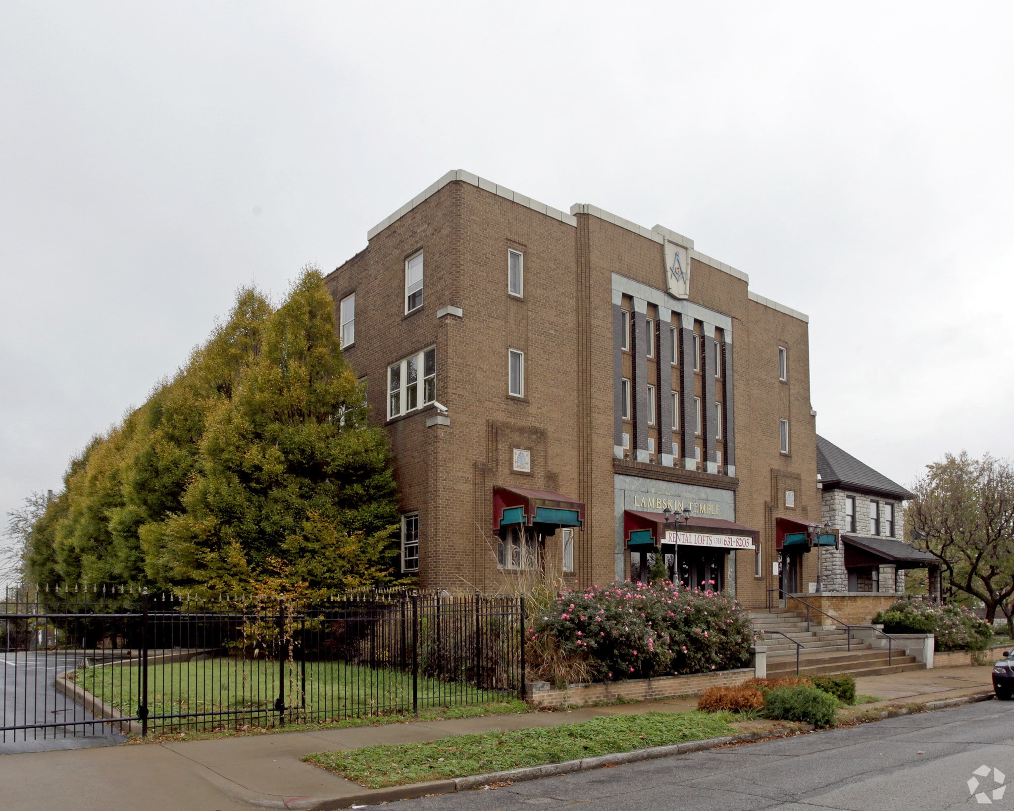 1052 S Kingshighway Blvd