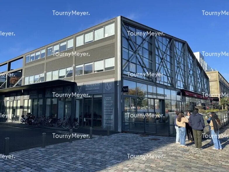 Office in Bordeaux for lease - Building Photo - Image 2 of 7