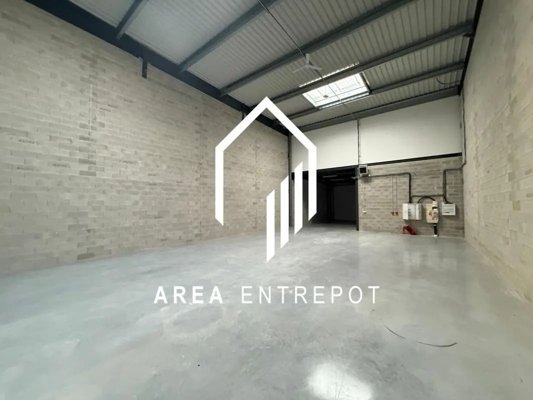 Flex in Marignane for sale Building Photo- Image 1 of 9