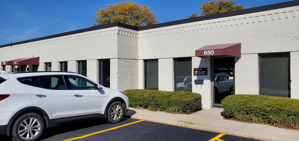 710 E Ogden Ave, Naperville, IL for lease - Building Photo - Image 3 of 7