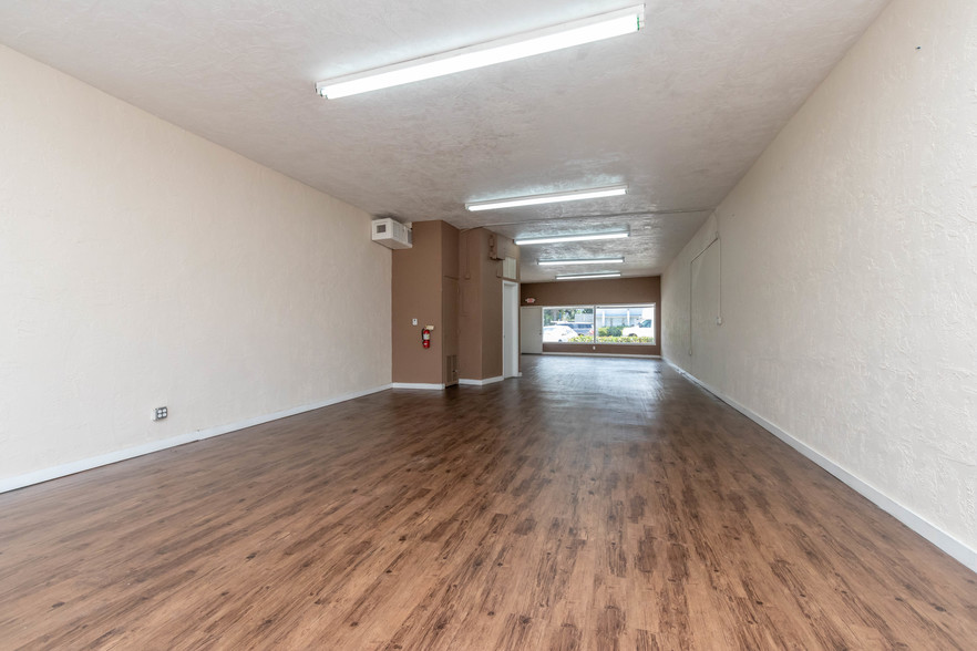 1310-1350 S Dixie Hwy W, Pompano Beach, FL for lease - Interior Photo - Image 2 of 44