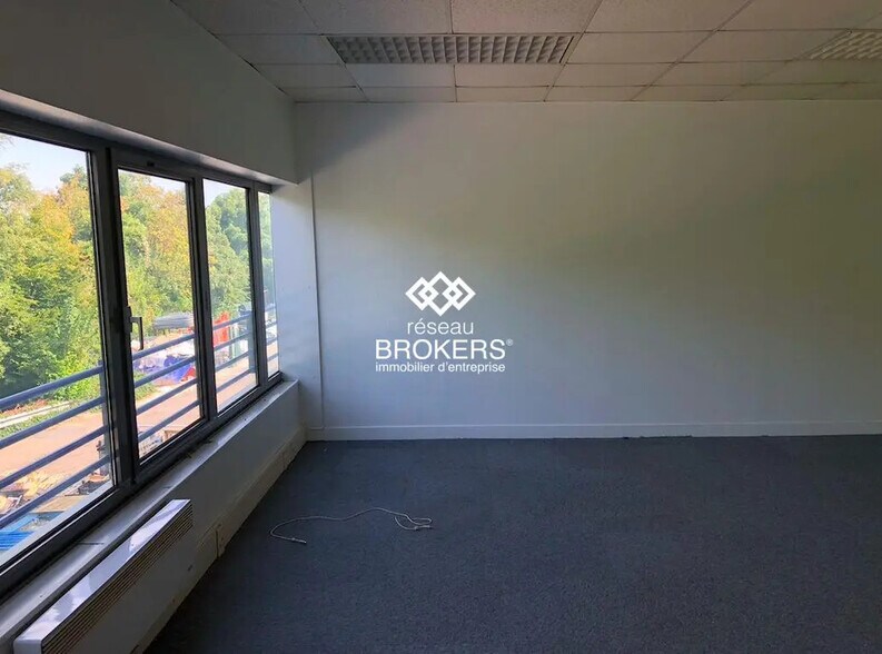 Industrial in Le Thillay for lease - Interior Photo - Image 3 of 3