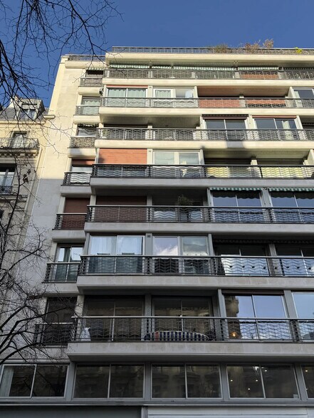 Office in Paris for lease - Building Photo - Image 1 of 12