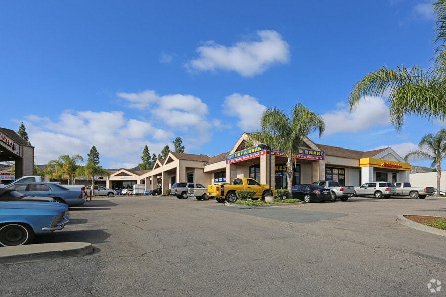 7945 Mission Gorge Rd, Santee, CA for lease - Primary Photo - Image 1 of 11