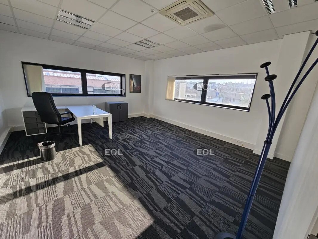 Flex in Ivry-sur-Seine for lease Interior Photo- Image 1 of 13