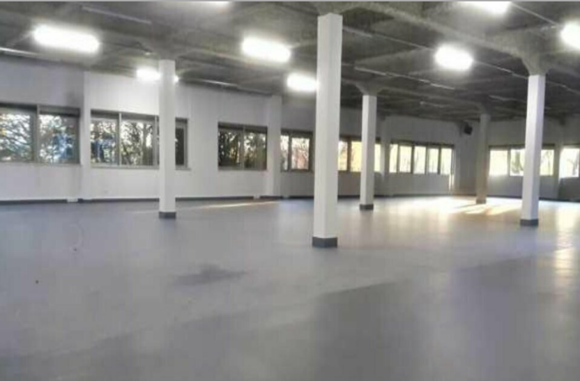 Industrial in Les Ulis for lease Interior Photo- Image 1 of 2