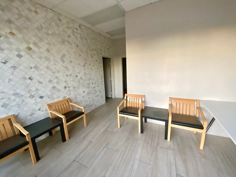 1710 W Horizon Ridge Pky, Henderson, NV for lease - Interior Photo - Image 2 of 21