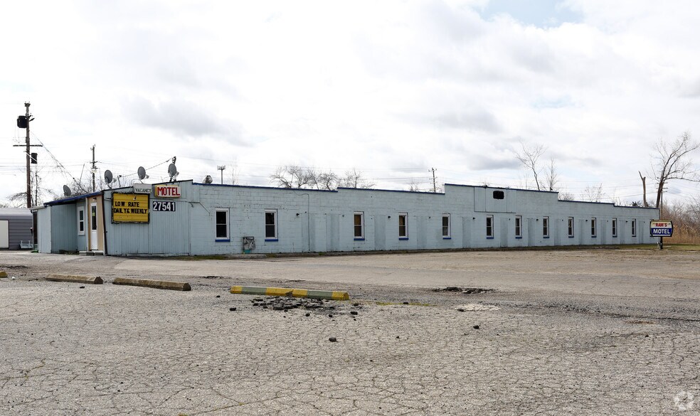 27541 Telegraph Rd, Flat Rock, MI for sale - Primary Photo - Image 1 of 1