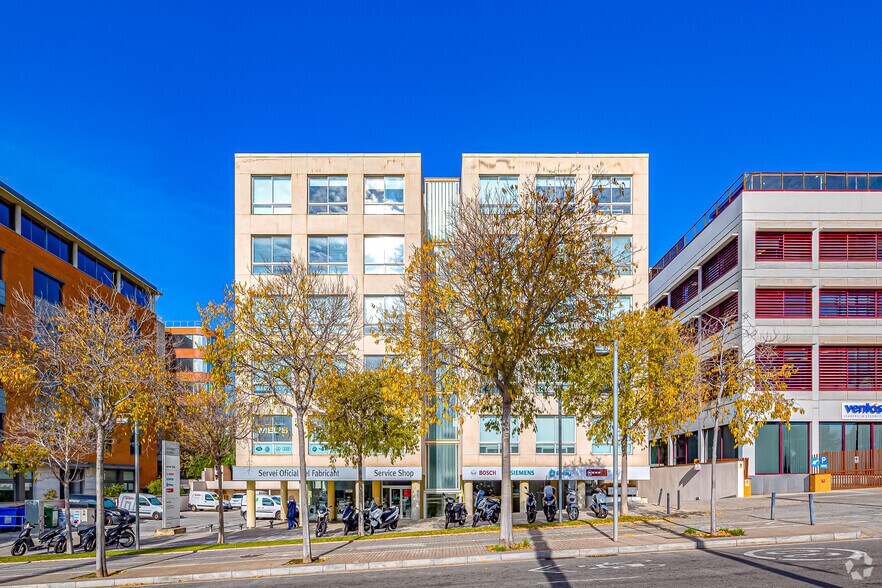 Office in Sant Just Desvern, Barcelona for lease - Building Photo - Image 2 of 3