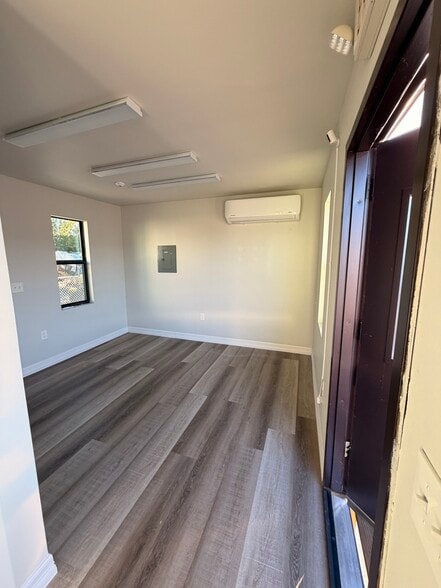 8622 Lipan Rd, Houston, TX for lease - Interior Photo - Image 3 of 12