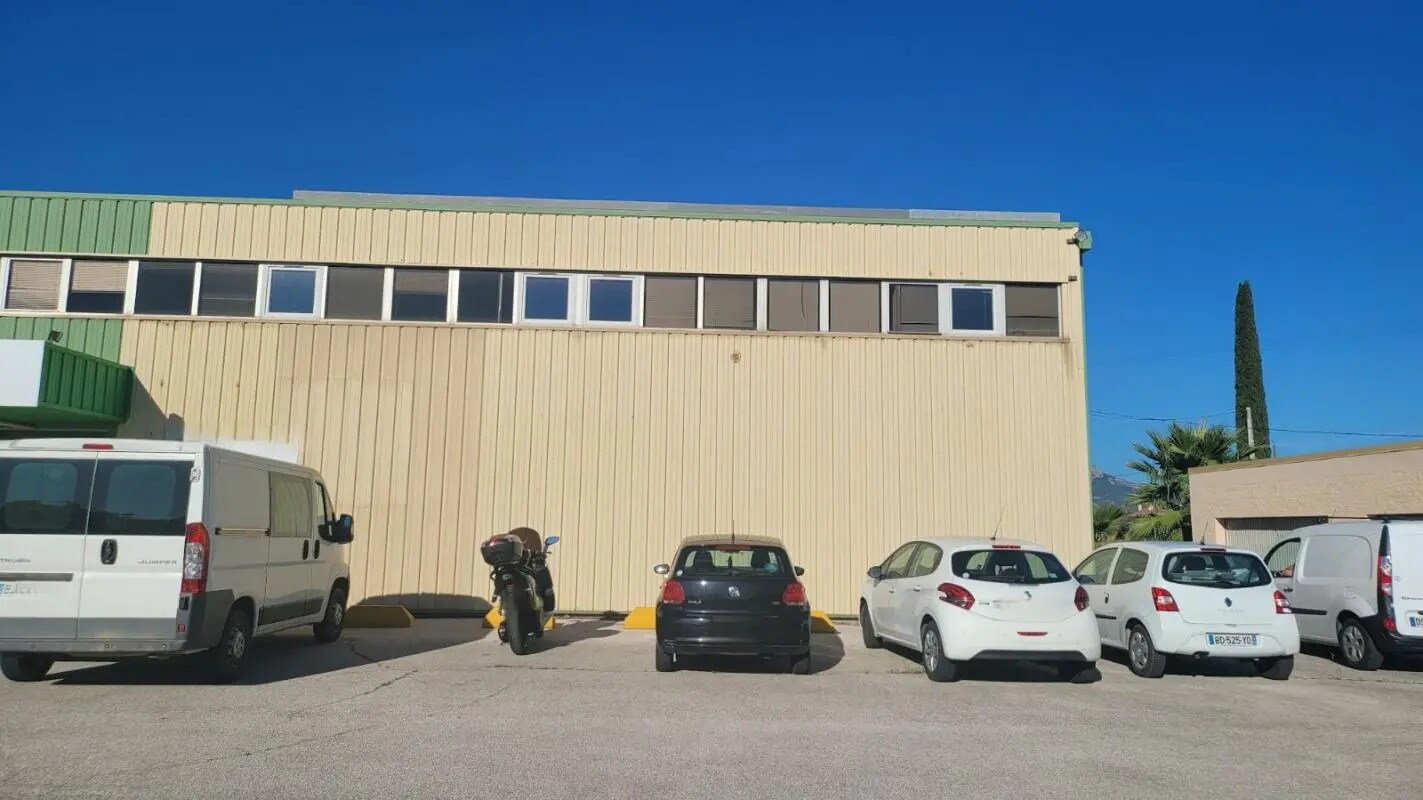 Office in La Crau for lease Building Photo- Image 1 of 13