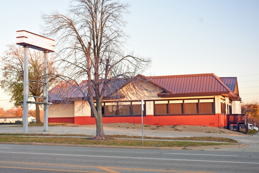 3939 1st Ave SE, Cedar Rapids, IA for lease - Building Photo - Image 1 of 22