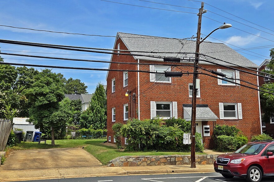 2605 N Pershing Dr, Arlington, VA for sale - Primary Photo - Image 1 of 18