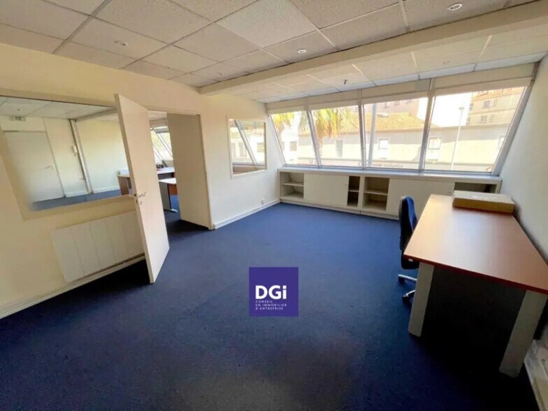 Office in Nîmes for sale - Interior Photo - Image 3 of 6
