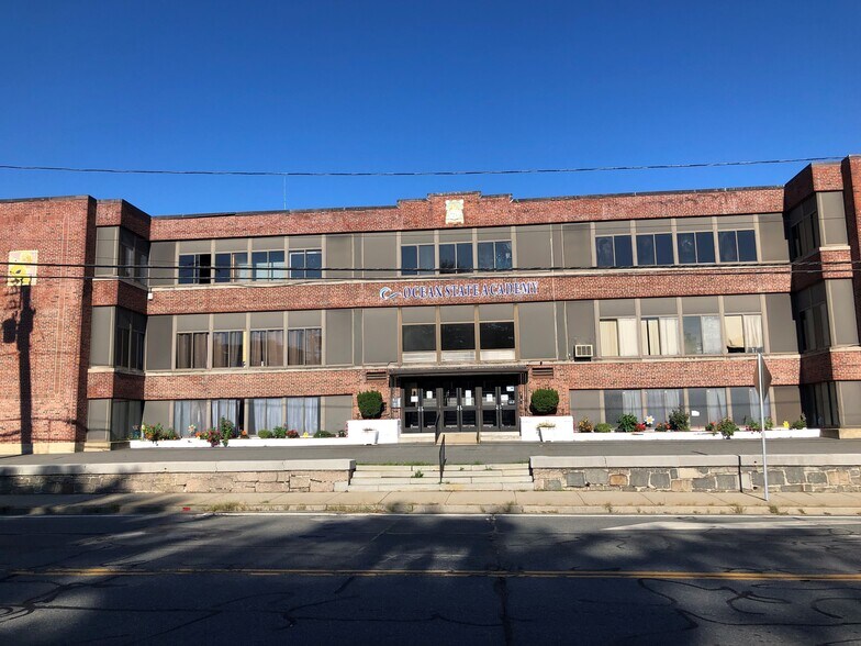 1301 Elmwood Ave, Cranston, RI for sale - Building Photo - Image 1 of 1
