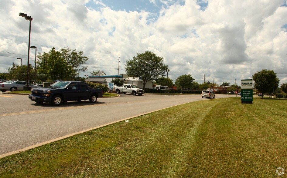 12947 Shelbyville Rd, Louisville, KY for sale - Primary Photo - Image 1 of 1