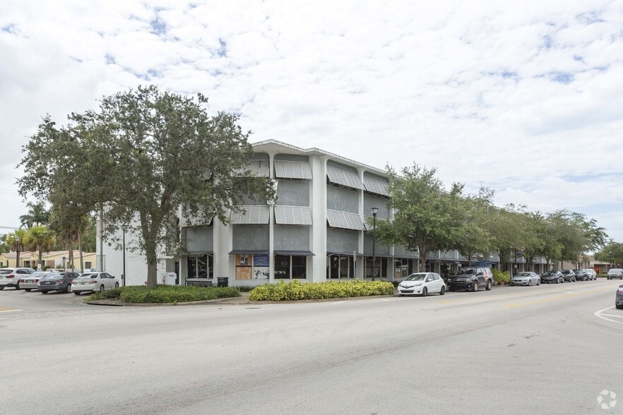 9999 NE 2nd Ave, Miami, FL for lease - Primary Photo - Image 3 of 7