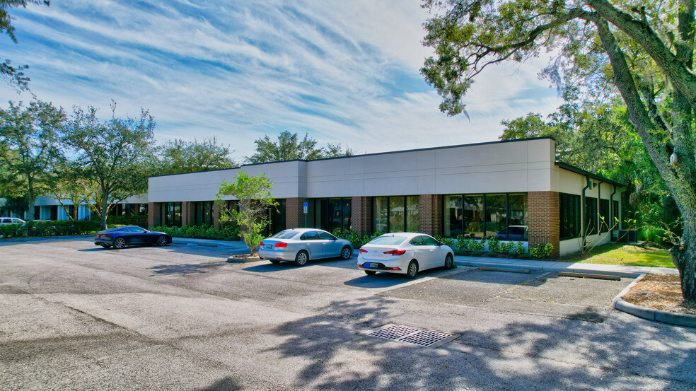 5620 W Sligh Ave, Tampa, FL for lease - Building Photo - Image 1 of 28