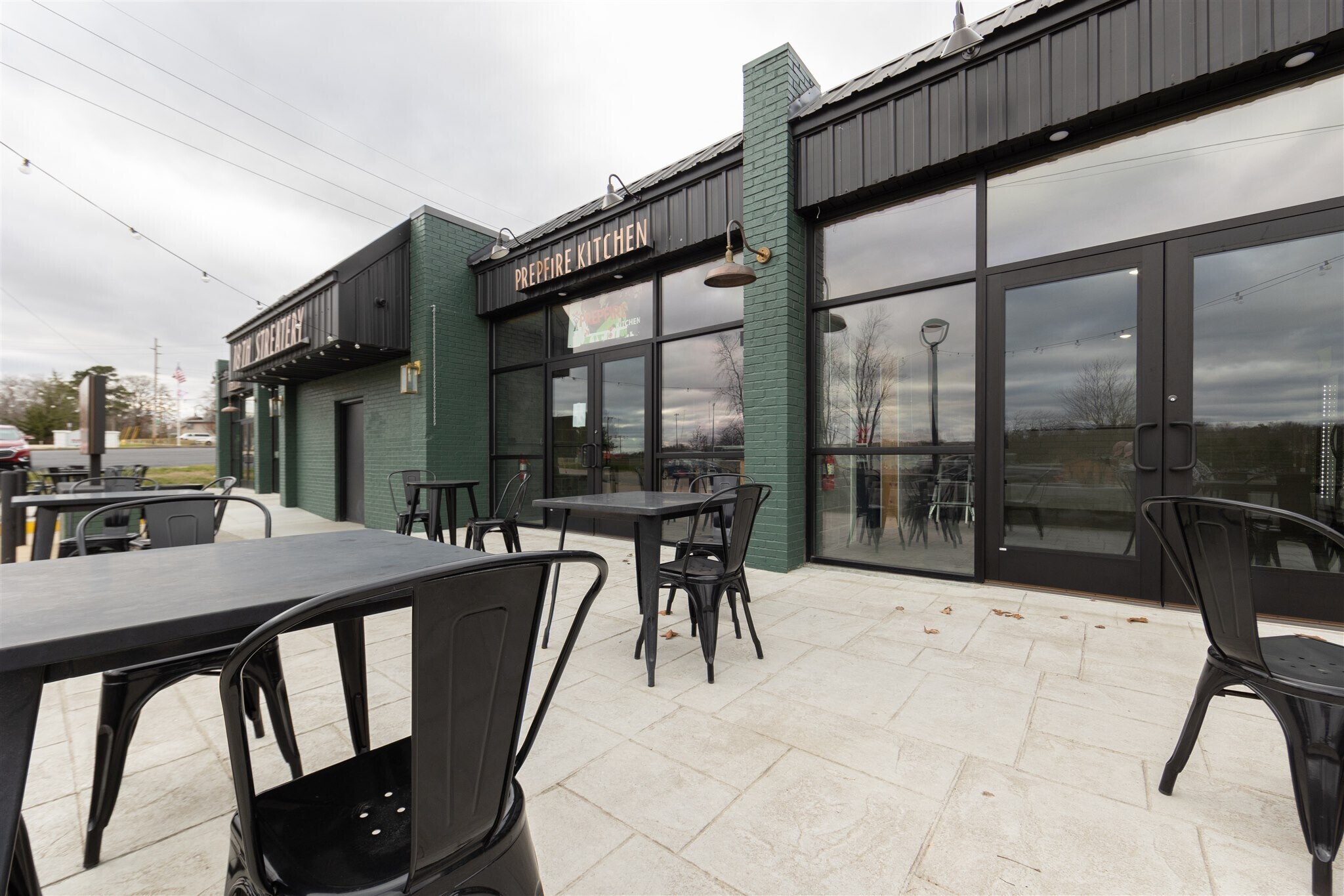 1051 E 18th St, Rolla, MO 65401 18th Streatery