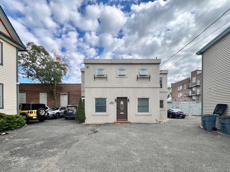 68 Carman Ave, Cedarhurst, NY for sale - Building Photo - Image 1 of 1