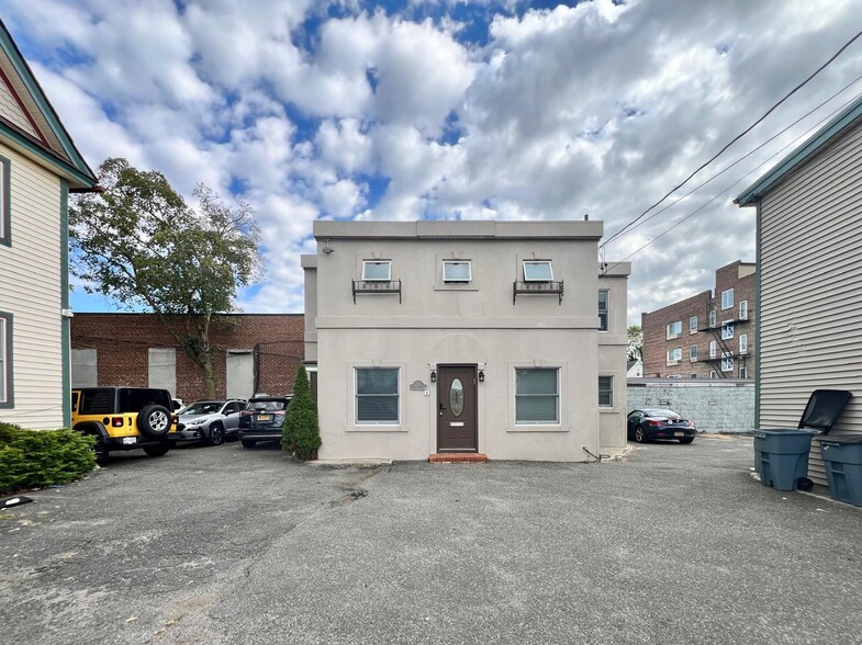 70 Carman Ave, Cedarhurst, NY for sale - Building Photo - Image 1 of 14