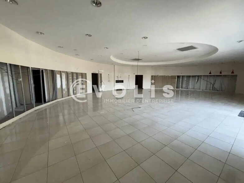 Retail in Longueau for lease - Building Photo - Image 2 of 4