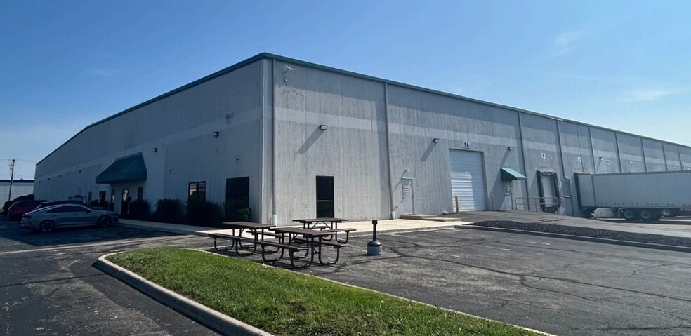 2300 Rickenbacker Pky, Columbus, OH for lease - Building Photo - Image 1 of 3