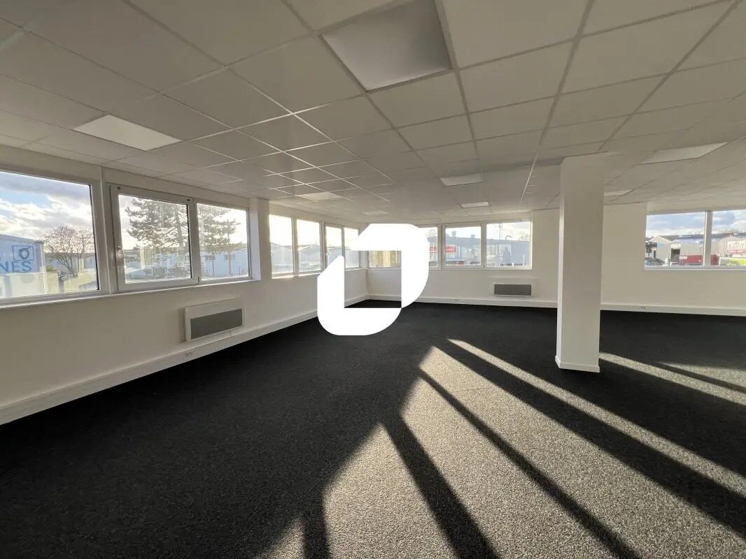 Office in Trith-Saint-Léger for lease Interior Photo- Image 1 of 6