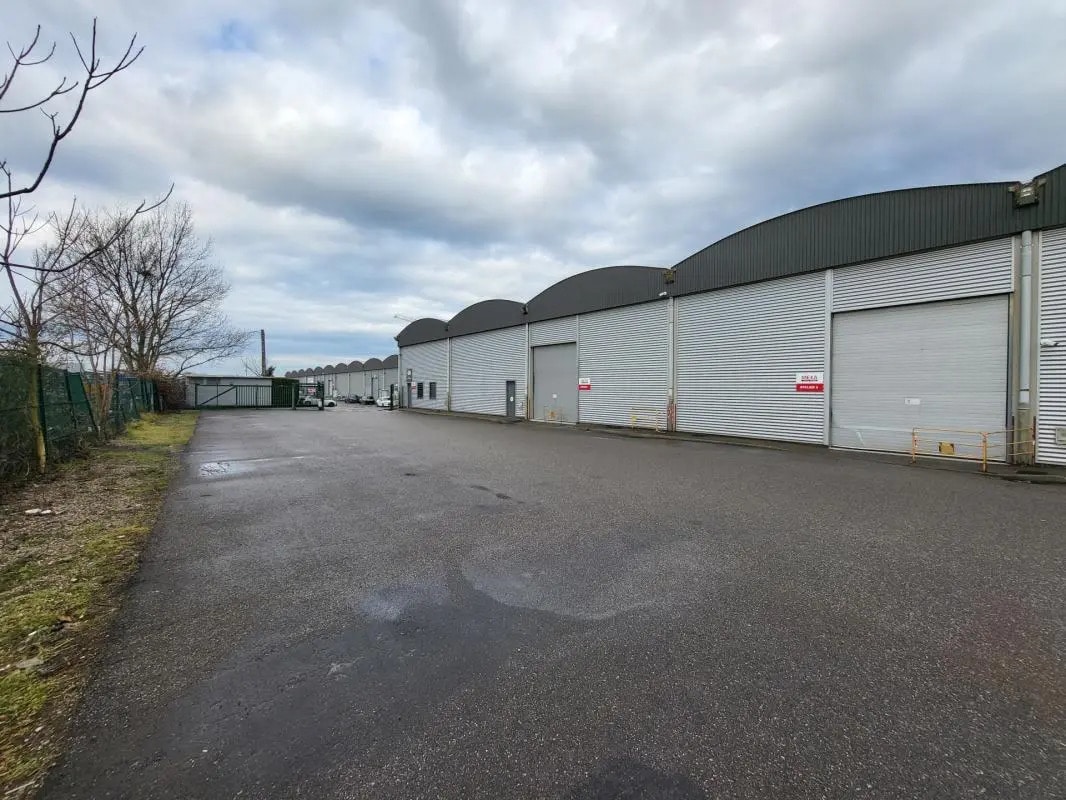 Flex in Saint-Priest for lease Building Photo- Image 1 of 8