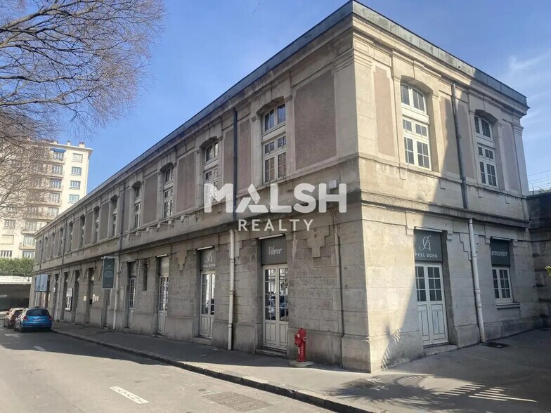 Office in Lyon for lease - Building Photo - Image 1 of 6