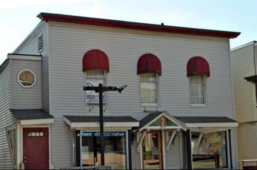 2413 Main St, Lake Placid, NY for sale Primary Photo- Image 1 of 1