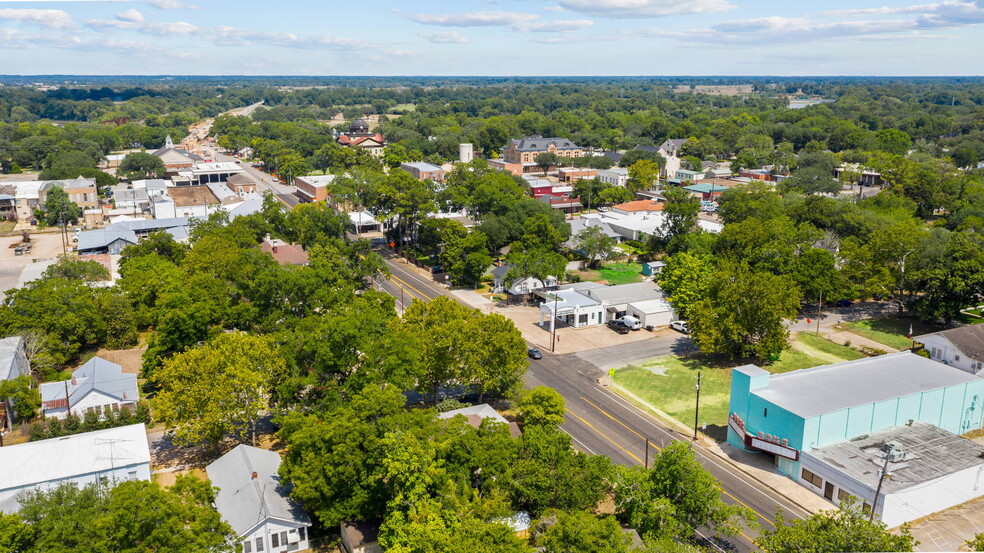 719 Walnut St, Columbus, TX for sale - Building Photo - Image 2 of 14