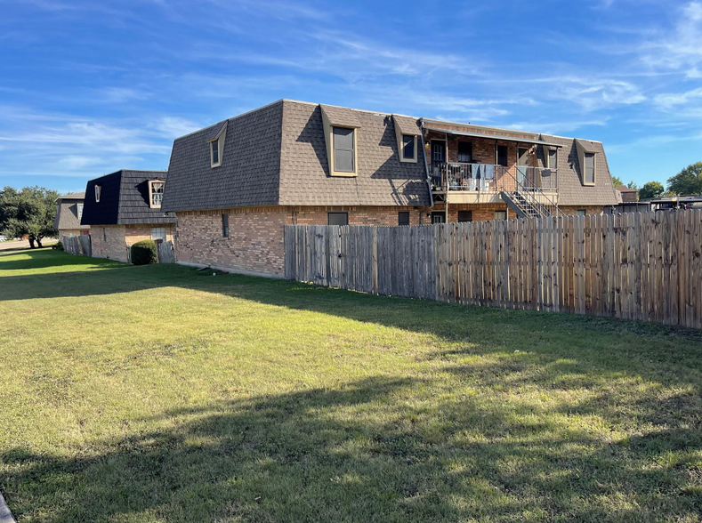 9519 Westpark Dr, Benbrook, TX for sale - Primary Photo - Image 1 of 1