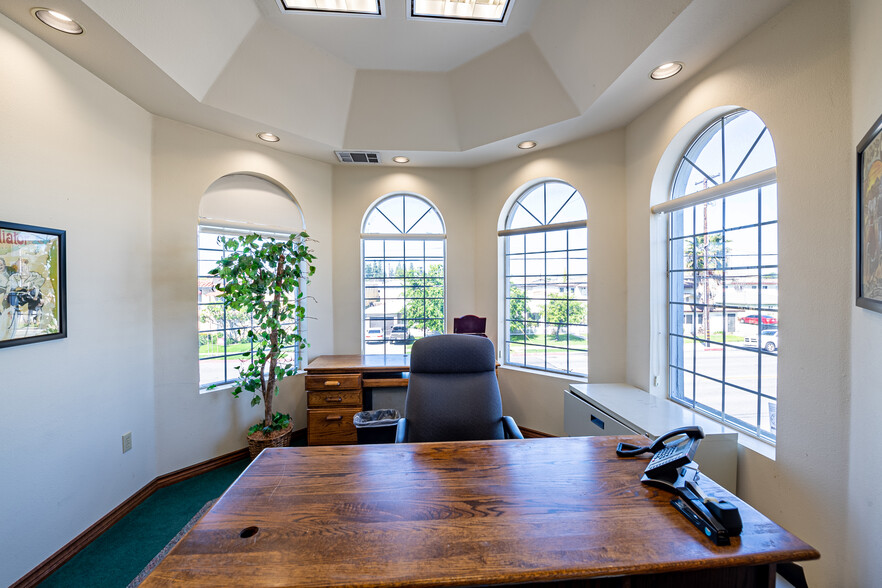 16600 Woodruff Ave, Bellflower, CA for lease - Interior Photo - Image 3 of 10